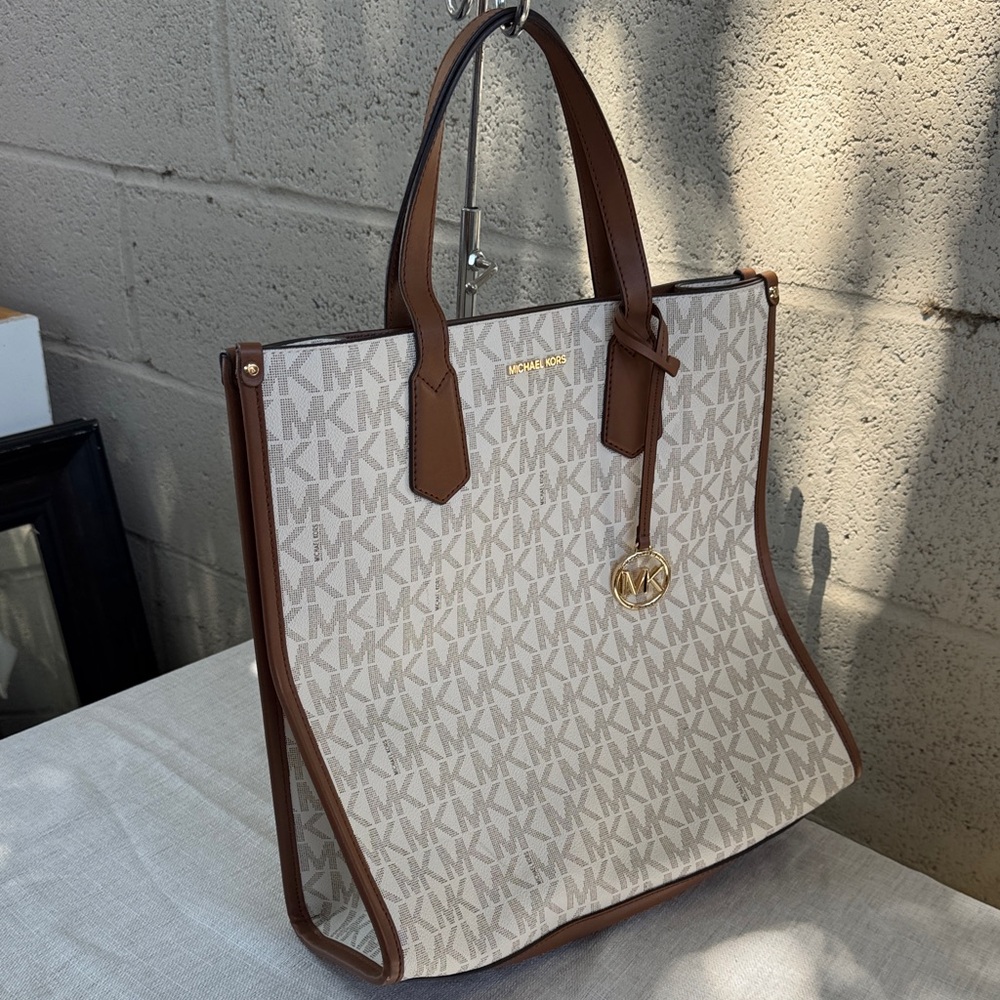Michael Kors Tan and Cream Signature Tote - Picture 3 of 10